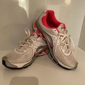 Size 7 Nike Sneakers